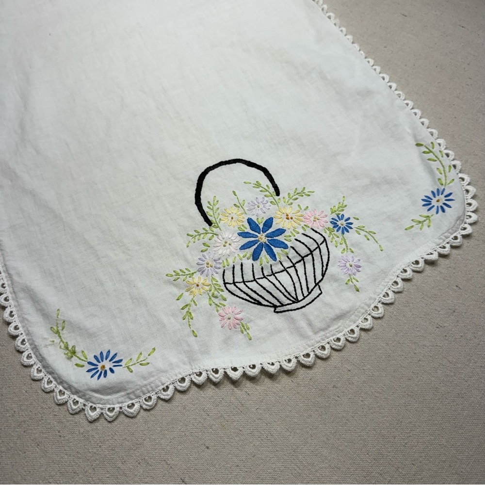 Embroidered Vintage Floral Table Runner